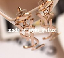 Na sprzedaż!!! Nowe unikatowe kolczyki Y.S.L. stal nieszlachetna- kolor błyszczące złoto !!! Z tyłu zapięcie na solidny sztyft. Kolczyki wiszące wymiary: dł ok 7 cm, szer ok 2 c...