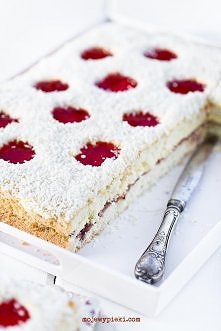 Ciasto biedronka
z kremem i galaretką truskawkową