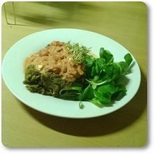 Pieczeń z soczewicy w sosie pomidorowo-jogurtowym