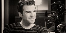 Zachary Quinto -jaki usmiec...