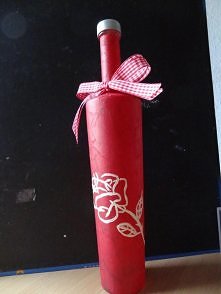 czerwona z kwiatkiem