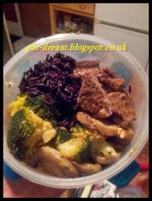 Obiad :
* Grillowana Baranina
* Czerwony ryż
* Brokuł z Pieczarkami z pary