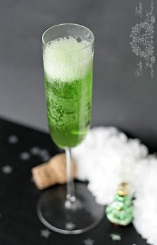szmaragdowy brylant, koktajl z szampanem