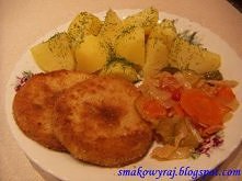 Składniki:
1 duży seler (w zależności od ilości osób, na 1 osobę liczymy około 2-3 plastrów selera)
1 łyżeczka soli
1 jajko
Bułka tarta
Olej lub tłuszcz do smażenia

Seler obier...