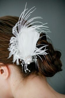 Fantazyjny dodatek z strusich piór od Anaeme Style