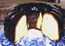 Babka ucierana z polewa czekoladowa wg Bajaderki
4 szklanki maki
1 kostka masla lub margaryny (250g)
2 niecale szklanki cukru pudru
5 jajek (zoltka i bialka osobno)
1 szklanka k...