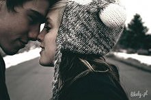 "- O czym marzysz? - Byś ogrzewał me ciało swoimi ciepłymi ustami w każdy zimowy wieczór i aby twe zimne dłonie ochładzały mnie w każdy letni wieczór.. A ty.. o czym ma...