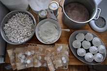 ..komponuje przyjęciowe menu..