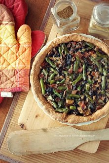 Pełnoziarnista tarta z pieczarkami i zieloną fasolką