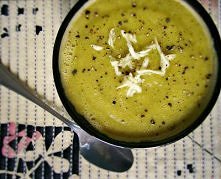 Czosnkowy krem z brokułów i soczewicy