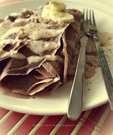 Kakaowe naleśniki z sosem bananowym