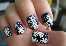 Śnieżki na paznokciach .