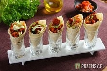 tortille z kurczakiem i sal...