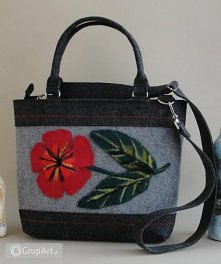 Torebka jest wykonana z gru...