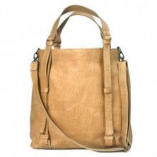 Duża skórzana torba uszyta z kamelowej skóry naturalnej, raczej sztywnej, matowej i grubszej. Paski i uchwyty regulowane. Okucia ciemno złote. Dno usztywnione, na dnie metalowe ...