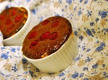 Tartaletki czekoladowe z chili i malinami.
Zapraszam: 
leattlekitchen.wordpress.com