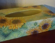 CHUSTECZNIK W SŁONECZNIKI.