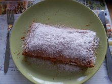 Omlet biszkoptowy :) pychotka, w moim wydaniu z dżemem i posypany cukrem pudrem :)