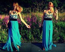 Gorset we wzory z oryginalną spódnicą w przepięknym kolorze. Istnieje możliwość uszycia spódnicy w dowolnym kolorze.