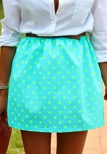 śliczny kolor spódniczki .....