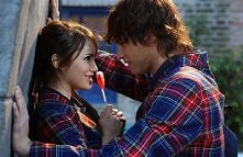 Para nosząca ten sam strój ;)