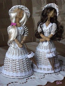 Damy z papierowej wikliny