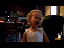 3 latka śpiewa utwór Adele ;D Wymiata XD