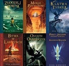 Bardzo , bardzo , bardzo się jaram . *.* Wszystkie przeczytałam oprócz archiwum herosów . Poluję na nią w bibliotece i księgarniach . Wyszły 2 filmy "złodziej pioruna"...