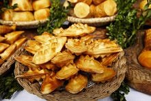 Oscypki, charakterystyczne dla polskich gór, szczególnie Podhala.  Idealny przysmak na zimę.