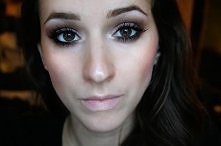 optycznie powiększy oko!