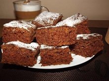 CIASTO MARCHEWKOWE | Składniki:

1 szklanka oleju, 1 szklanka cukru, 1 i 2/3 szklanki mąki, 3 jajka, 2 szklanki startej na dużych oczkach marchewki, 1,5 łyżeczki sody oczyszczon...