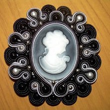 broszka kamea sutasz