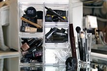 Fajny organizer do kosmetyków.