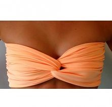 Hand made

stroj kapielowy dwukolorowy
bandazowy, przeplatany
tył wiazany
odpianane wiazanie na szyje
na zdj niewidoczne)