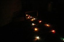 Nieważne, gdzie się udasz, nieważne, gdzie pójdziesz, nie zapomnę cię. Pozostanę zaledwie o krok, tuż po drugiej stronie lustrzanego odbicia...