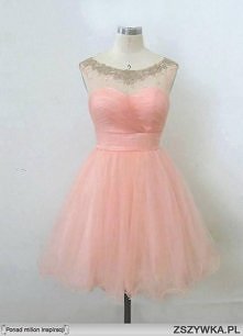 Dziewczęca, delikatna sukie...