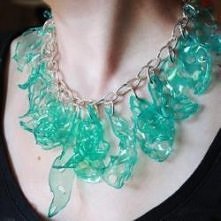 Z plastikowych butelek