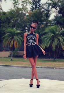 czarna seksowna sukienka