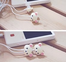 Do zwykłych słuchawek dokleiłam gorącym klejem takie sobie miśki