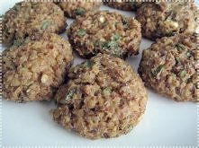 Wegetariański obiad: pieczone kotlety z kaszy gryczanej