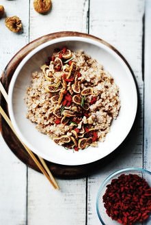 Kasza orkiszowa z suszoną figą i goją