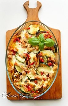 Zapiekanka ziemniaczana z kurczakiem i bakłażanem

Składniki

6 średnich ziemniaków
1 bakłażan
1 cukinia
1/3 czerwonej papryki
1 filet z kurczaka.....

Przepis jest dostępny po ...