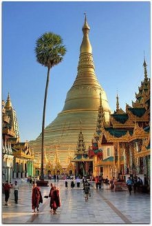 Shwedagon Paya (Pagoda), Yangon, Burma.