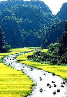 Tam Coc-Bich Đồng jest popularnym miejscem turystycznym w pobliżu miasta Ninh Binh, Wietnam. WOW.