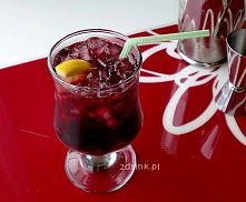 RUMOWA CHRYZANTEMA
   
Składniki:
* 40 ml rumu
* 70 ml soku żurawinowego
* 15 ml grenadiny
* kruszony lód
* ćwiartka lub plasterek cytryny

   

Przygotowanie:

Składniki wstrzą...