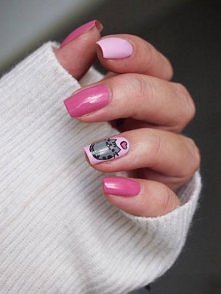 piękne różowe paznokcie