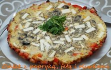 Omlet z papryką, fetą i oliwkami

    2 jaja
    2 łyżki mąki kukurydzianej (oczywiście w wersji glutenowej można zastąpić inną mąką)
    2 łyżki mleka 2%
    przyprawy: pieprz,...