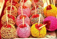 Jabłka obtoczone w posypce