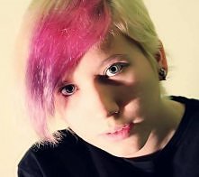 Kolorowe grzywki to coś co kocham! Trochę rozjaśniacza potem krepina i do roboty. ;p