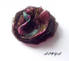 Czekoladowa broszka z różem - Nr 84 - Acoya